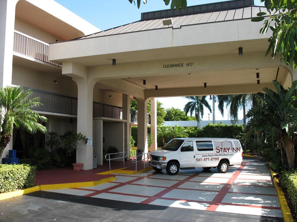 غرب شاطئ بالم Quality Inn Palm Beach International Airport المظهر الخارجي الصورة